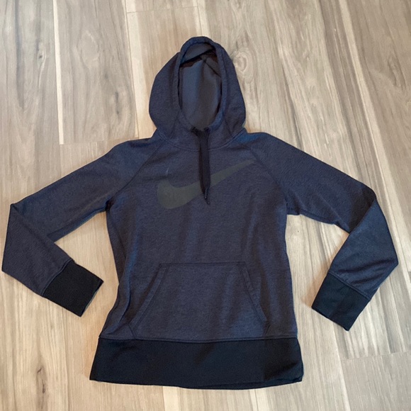 Nike Sweaters - Women’s Nike hoodie Therma fit. Used. no rips no tears